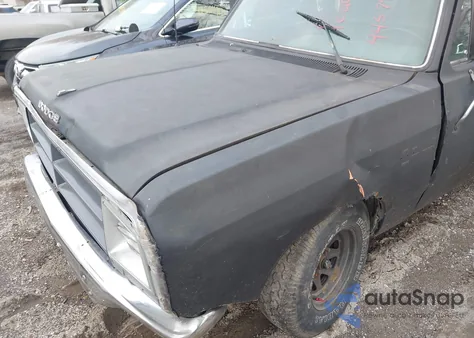 1985 Dodge D-Series D100/D150 z USA, uszkodzony, nr VIN 1B7FD14T1FS571678